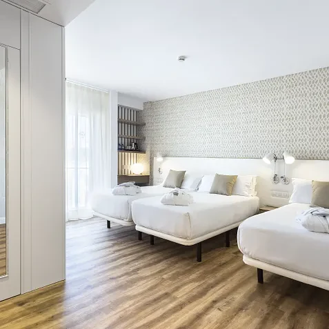 Habitación Triple Confort vista jardín