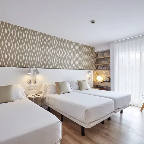 Habitación Triple Confort vista jardín